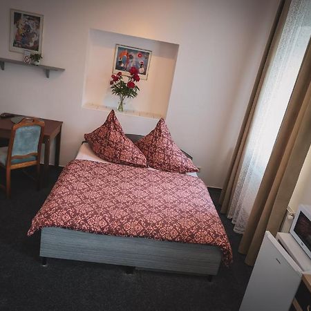 Hotel Apartment Faraon Rumburk Bagian luar foto