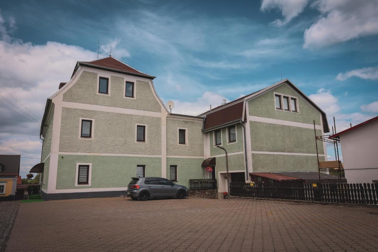 Hotel Apartment Faraon Rumburk Bagian luar foto