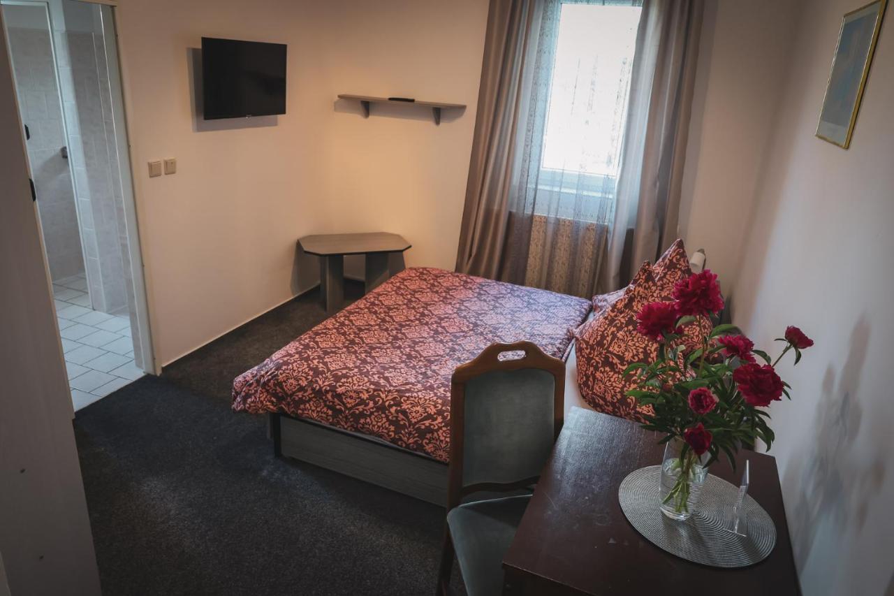 Hotel Apartment Faraon Rumburk Bagian luar foto