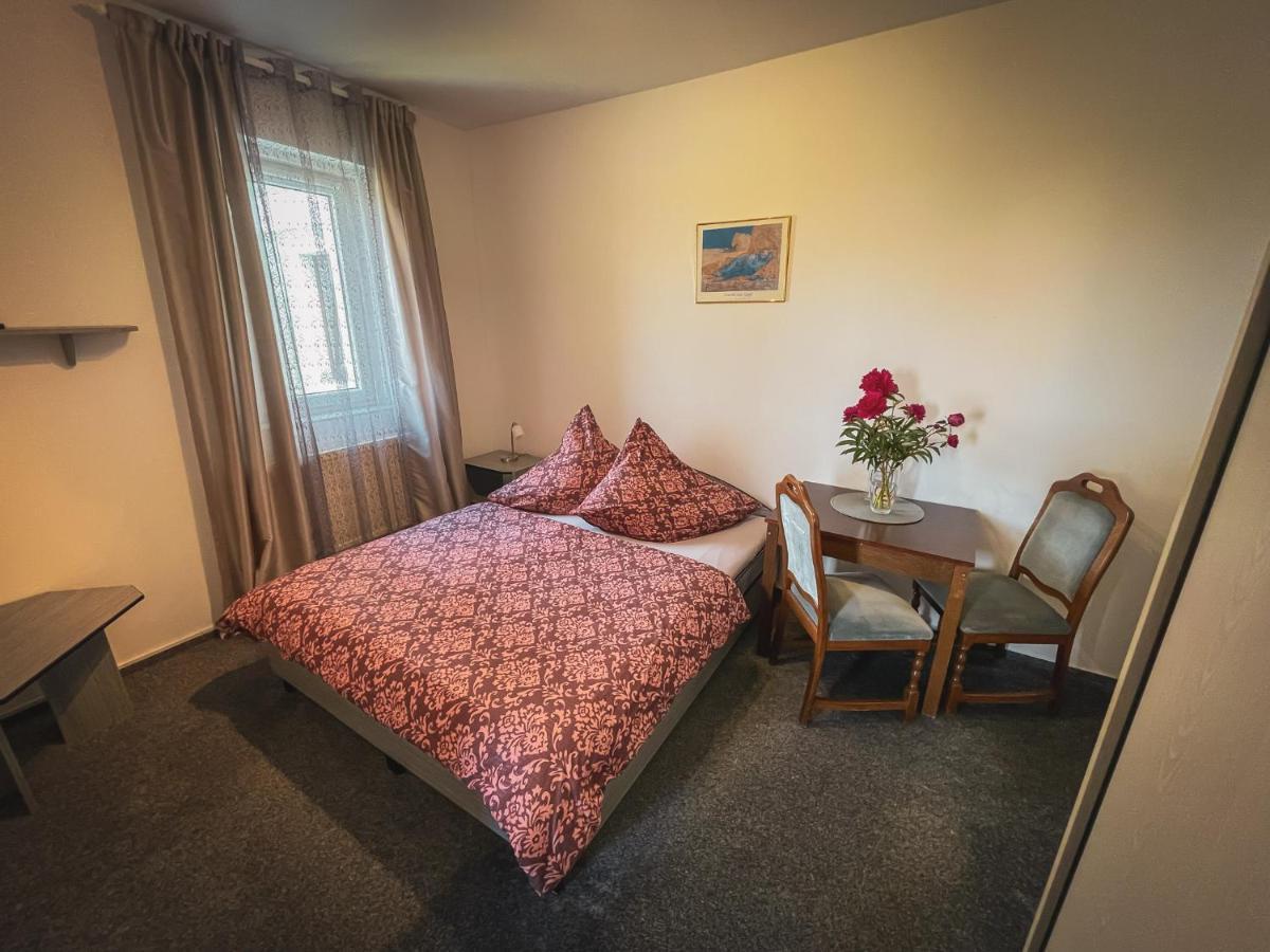 Hotel Apartment Faraon Rumburk Bagian luar foto