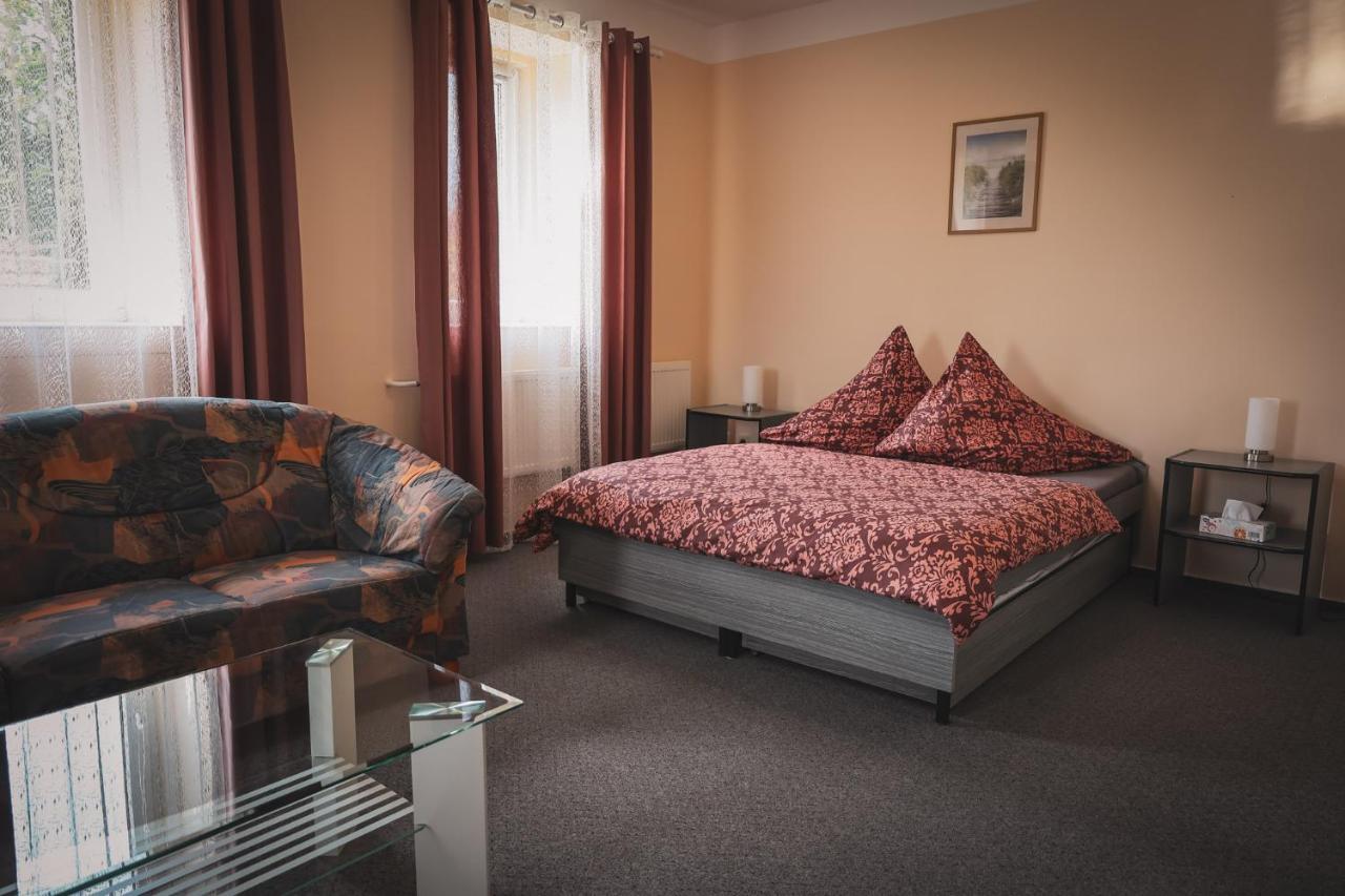 Hotel Apartment Faraon Rumburk Bagian luar foto